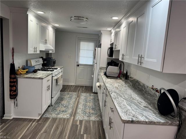 425 Waters RD, Chesapeake, VA 23322