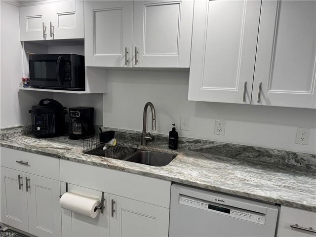 425 Waters RD, Chesapeake, VA 23322