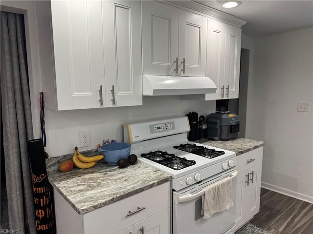 425 Waters RD, Chesapeake, VA 23322