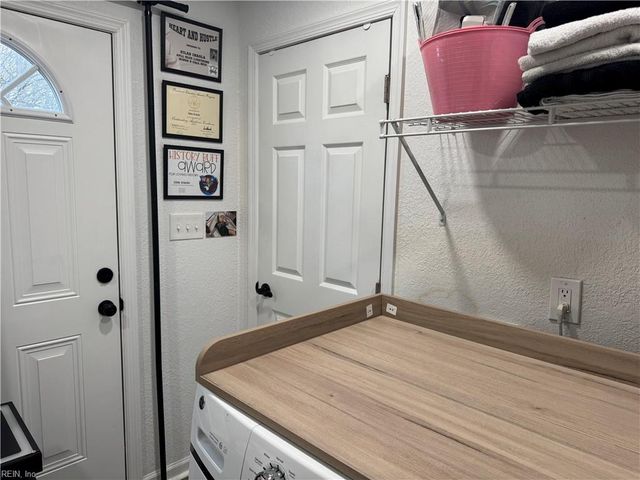 425 Waters RD, Chesapeake, VA 23322