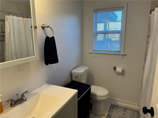 425 Waters RD, Chesapeake, VA 23322