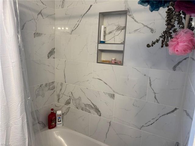 425 Waters RD, Chesapeake, VA 23322