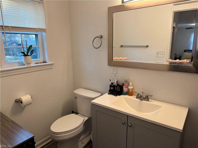 425 Waters RD, Chesapeake, VA 23322