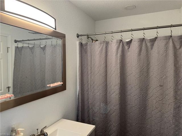 425 Waters RD, Chesapeake, VA 23322