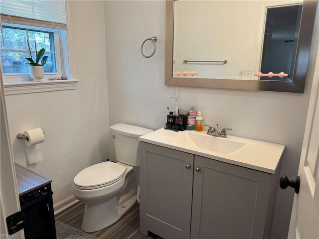 425 Waters RD, Chesapeake, VA 23322