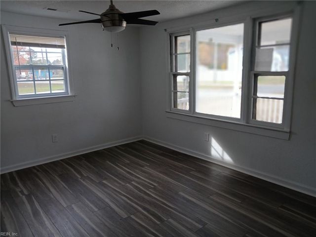 425 Waters RD, Chesapeake, VA 23322