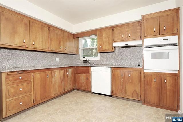 294 Kastler Court, New Milford, NJ 07646