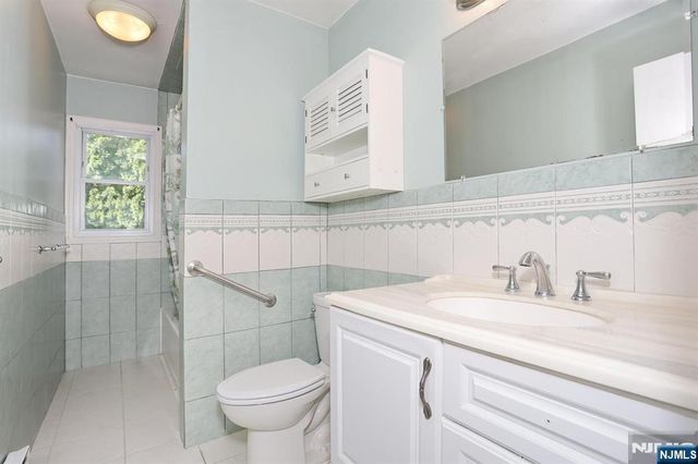 294 Kastler Court, New Milford, NJ 07646