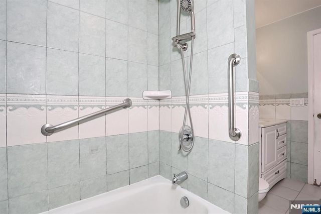 294 Kastler Court, New Milford, NJ 07646