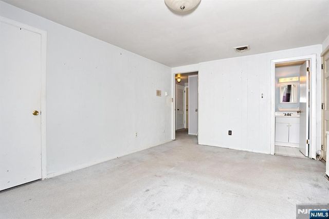 294 Kastler Court, New Milford, NJ 07646