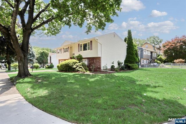 294 Kastler Court, New Milford, NJ 07646