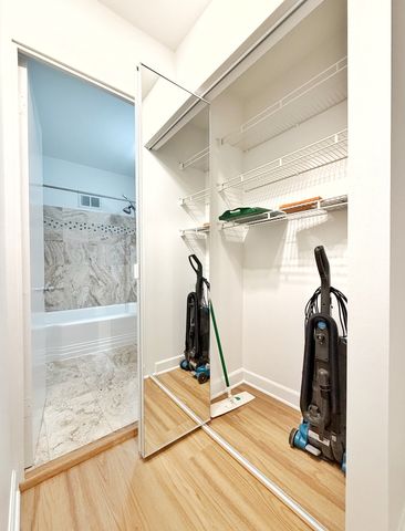 4970 N MARINE Drive 229, Chicago, IL 60640