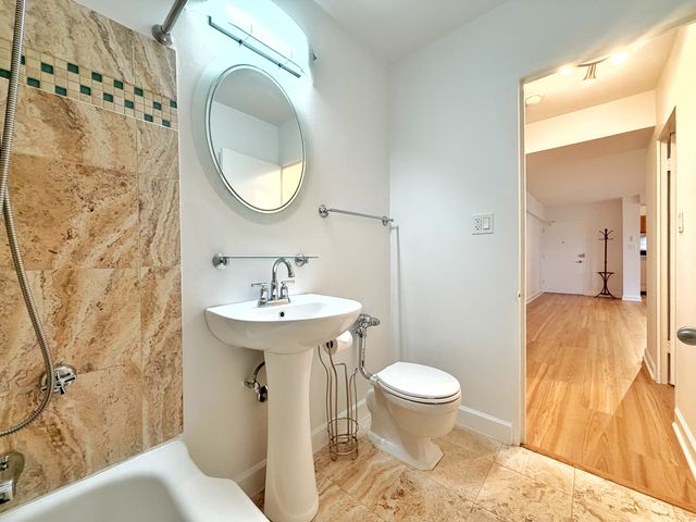 4970 N MARINE Drive 229, Chicago, IL 60640