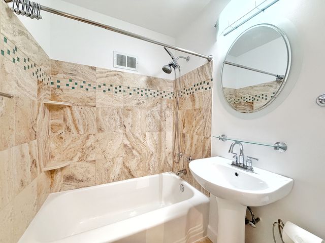 4970 N MARINE Drive 229, Chicago, IL 60640