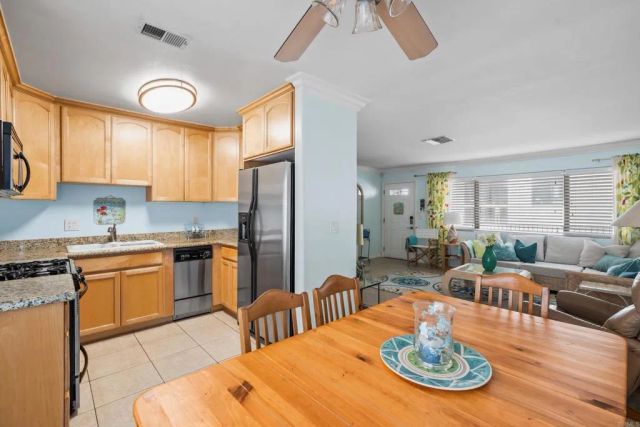 1052 Isabella Avenue D, Coronado, CA 92118