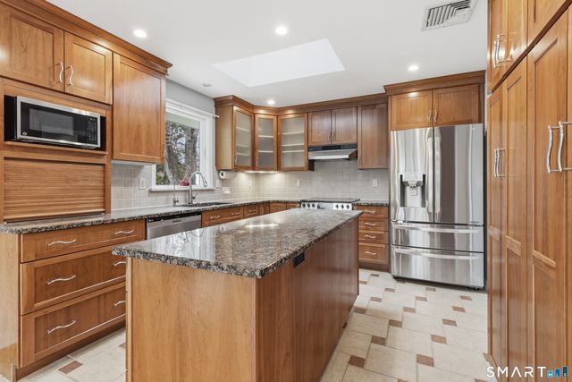 2 Rockyfield Road, Westport, CT 06880