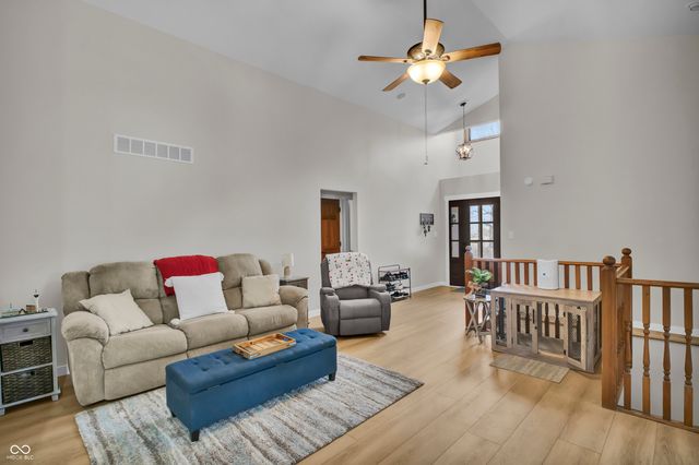 1405 E County Road 100 S, North Vernon, IN 47265