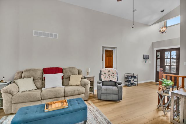 1405 E County Road 100 S, North Vernon, IN 47265