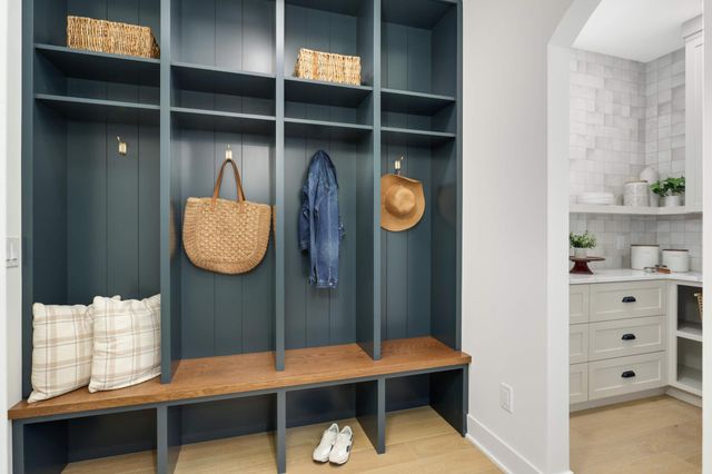 625 Ivy Falls Avenue, Mendota Heights, MN 55118