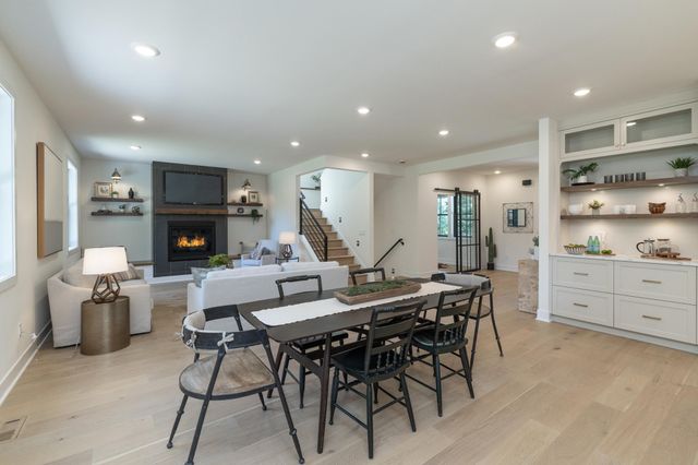 625 Ivy Falls Avenue, Mendota Heights, MN 55118