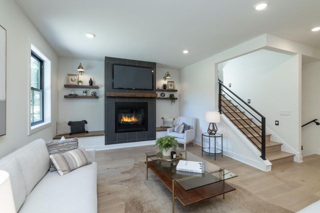 625 Ivy Falls Avenue, Mendota Heights, MN 55118