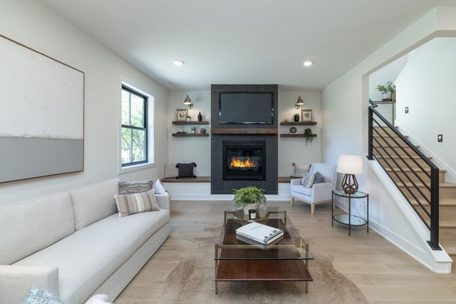 625 Ivy Falls Avenue, Mendota Heights, MN 55118