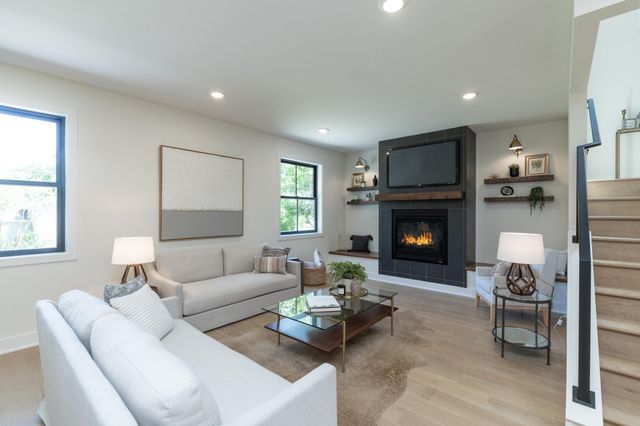 625 Ivy Falls Avenue, Mendota Heights, MN 55118