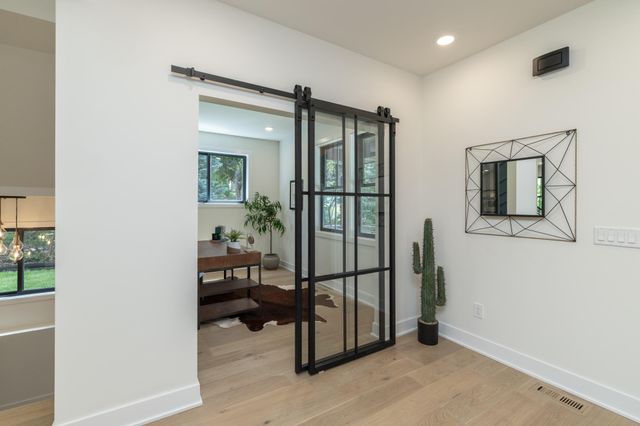 625 Ivy Falls Avenue, Mendota Heights, MN 55118