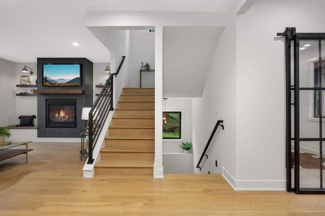 625 Ivy Falls Avenue, Mendota Heights, MN 55118