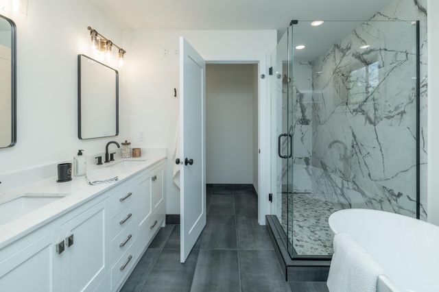 625 Ivy Falls Avenue, Mendota Heights, MN 55118