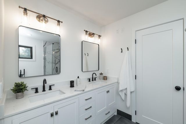 625 Ivy Falls Avenue, Mendota Heights, MN 55118