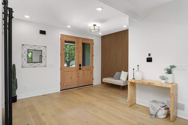 625 Ivy Falls Avenue, Mendota Heights, MN 55118