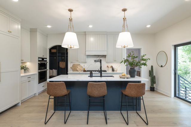 625 Ivy Falls Avenue, Mendota Heights, MN 55118