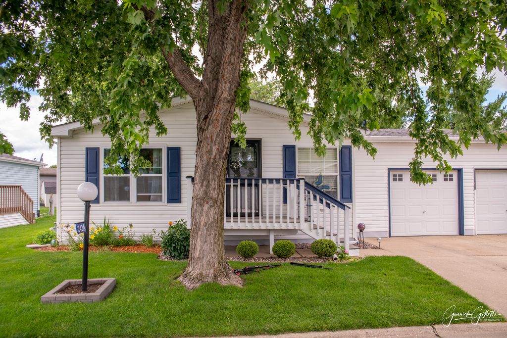 242A Meadowlark Lane, Sandwich, IL 60548