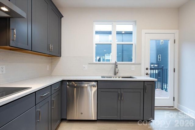 6012 Pivot Court, Charlotte, NC 28205