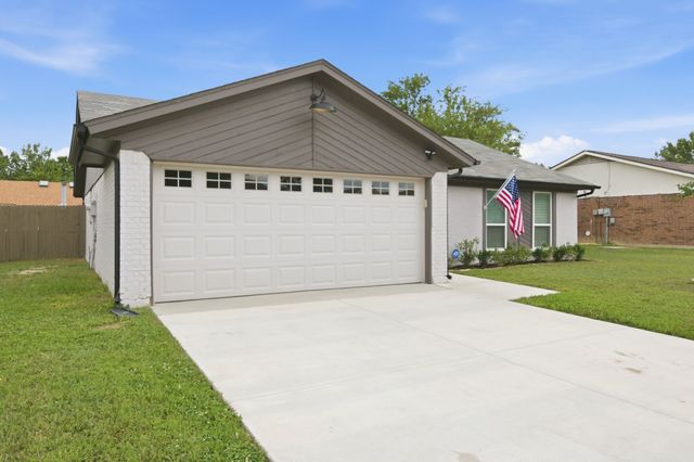 6449 Highview Terrace, Watauga, TX 76148