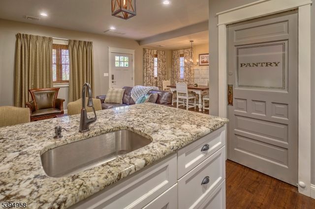 13 Summit Ave, Newton Town, NJ 07860