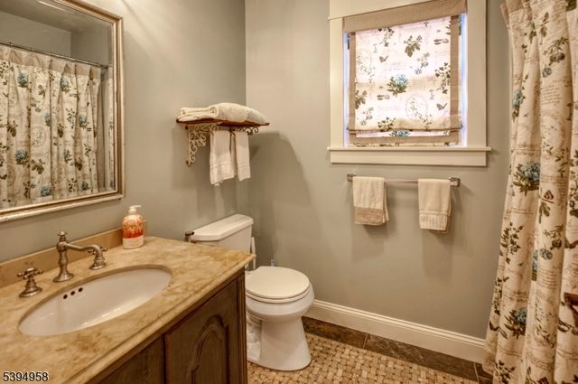 13 Summit Ave, Newton Town, NJ 07860