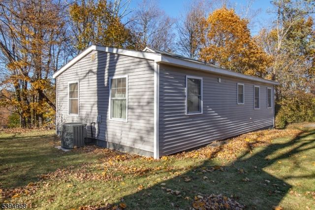 13 Summit Ave, Newton Town, NJ 07860