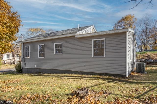 13 Summit Ave, Newton Town, NJ 07860