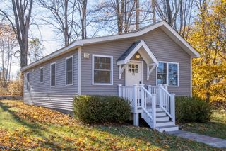 13 Summit Ave, Newton Town, NJ 07860