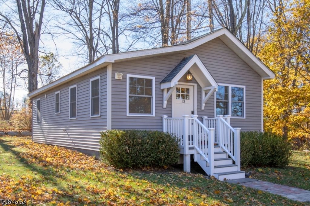 13 Summit Ave, Newton Town, NJ 07860