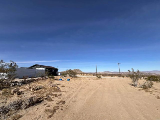 2774 KICKAPOO Trail, Landers, CA 92285