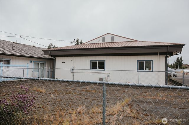 451 Fifth Avenue, Forks, WA 98331