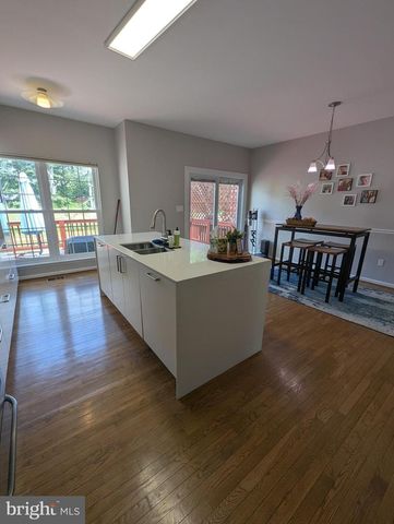 5181 BALLYCASTLE CIR, Alexandria, VA 22315