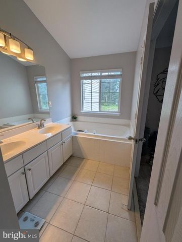 5181 BALLYCASTLE CIR, Alexandria, VA 22315