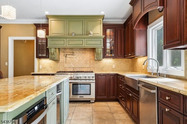 30 Dogwood Dr, Readington Twp., NJ 08889