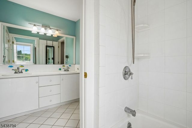 30 Dogwood Dr, Readington Twp., NJ 08889