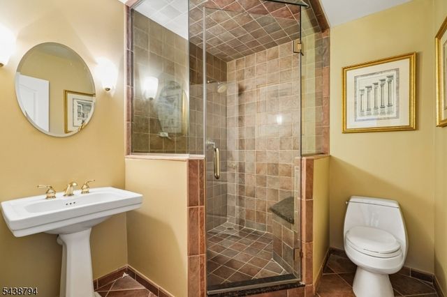 30 Dogwood Dr, Readington Twp., NJ 08889