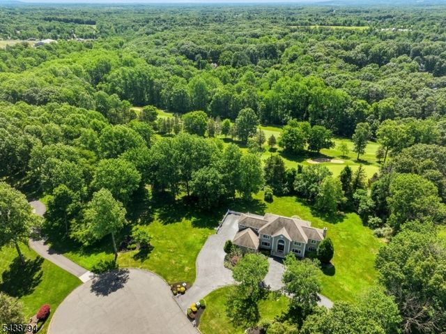 30 Dogwood Dr, Readington Twp., NJ 08889